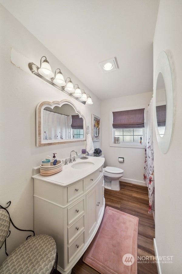 2007 Park Enumclaw Wa 98022 Enumclaw, WA 98022 - Photo 19 of 34 a spacious bathroom with a sink a toilet and a mirror