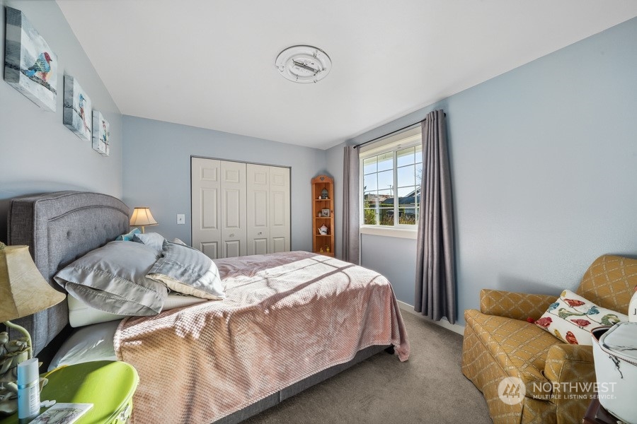 2007 Park Enumclaw Wa 98022 Enumclaw, WA 98022 - Photo 20 of 34 a bedroom with a bed and a window
