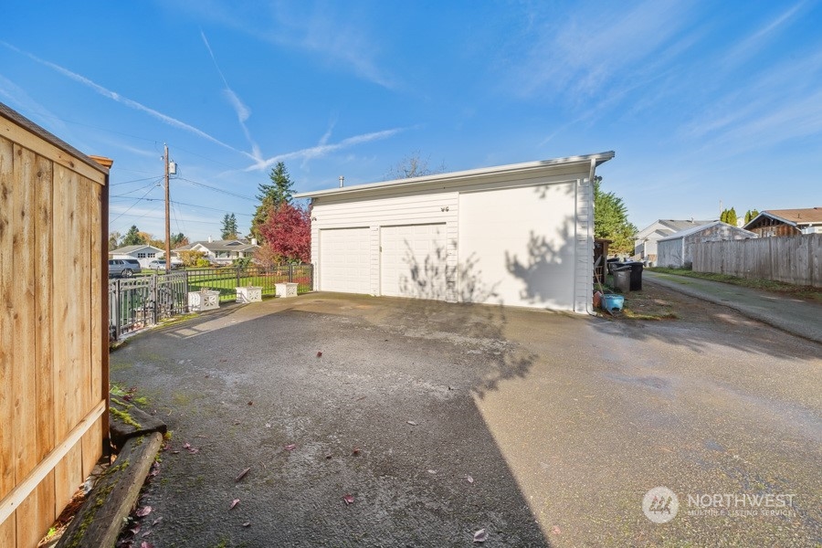 2007 Park Enumclaw Wa 98022 Enumclaw, WA 98022 - Photo 24 of 34 a view of a road with wooden fence