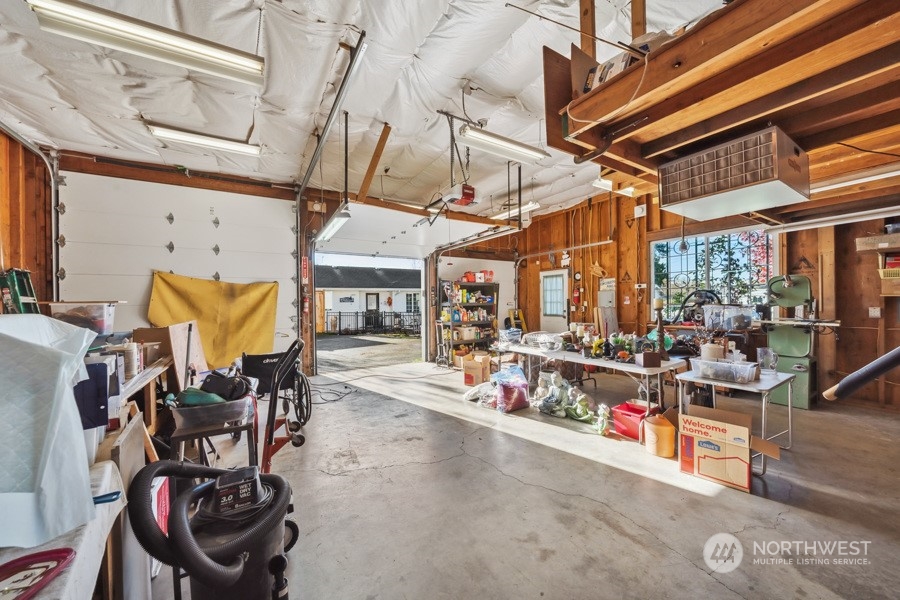 2007 Park Enumclaw Wa 98022 Enumclaw, WA 98022 - Photo 26 of 34 a view of a patio with table and chairs