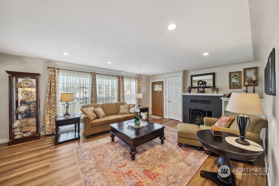 2007 Park Enumclaw Wa 98022 Enumclaw, WA 98022 - Photo 4 of 34 a living room with furniture and a fireplace