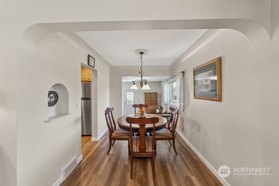 2007 Park Enumclaw Wa 98022 Enumclaw, WA 98022 - Photo 6 of 34 a view of a dining room with furniture and wooden floor