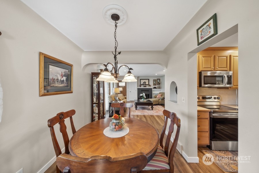 2007 Park Enumclaw Wa 98022 Enumclaw, WA 98022 - Photo 7 of 34 a view of a dining room with furniture