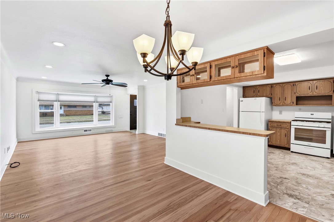 7252 Oakwood Road Parma, OH 44130 - Photo 13 of 38 Gallery Image 13