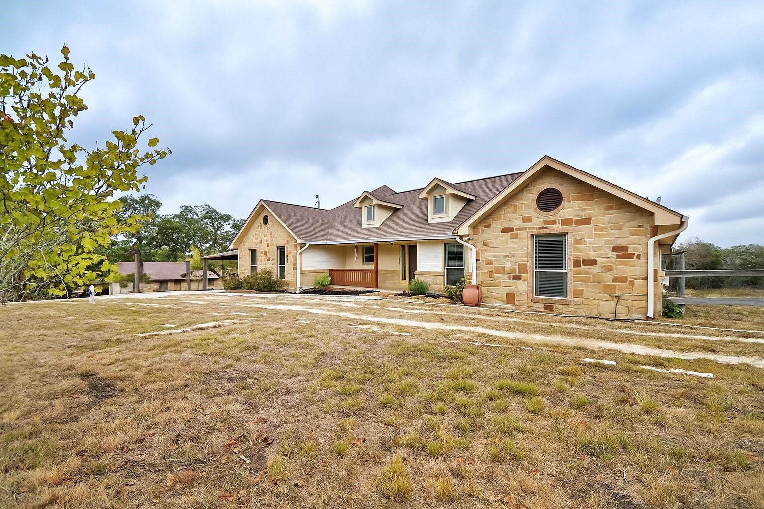158 Pullman Road La Vernia, TX 78121 - Photo 2 of 23