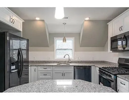 $2,400 | 17 Tower Street, Unit 2, Lynn, MA 01905