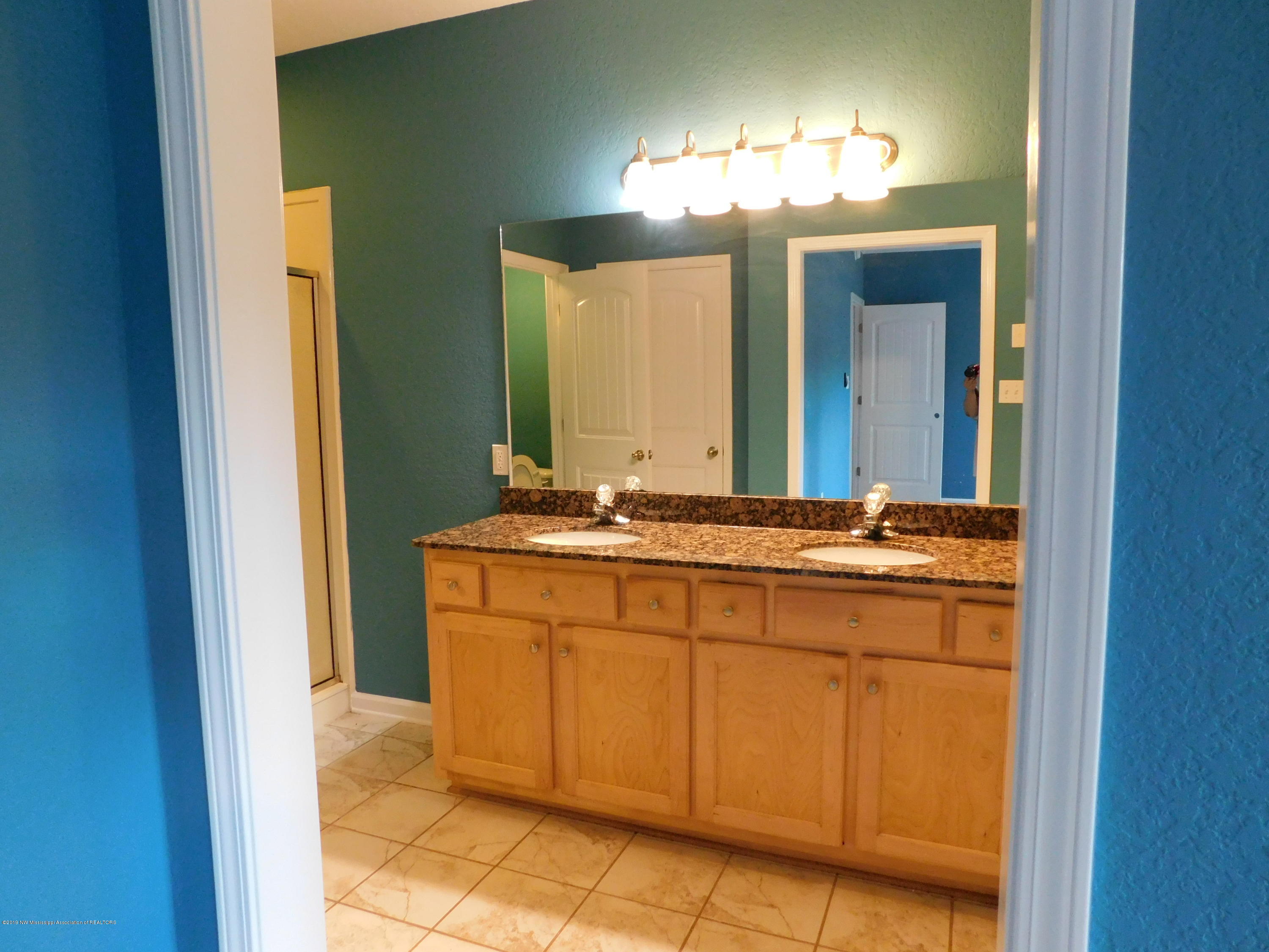 6103 Coleman Road Olive Branch, MS 38654 - Photo 19 of 42 double vanity