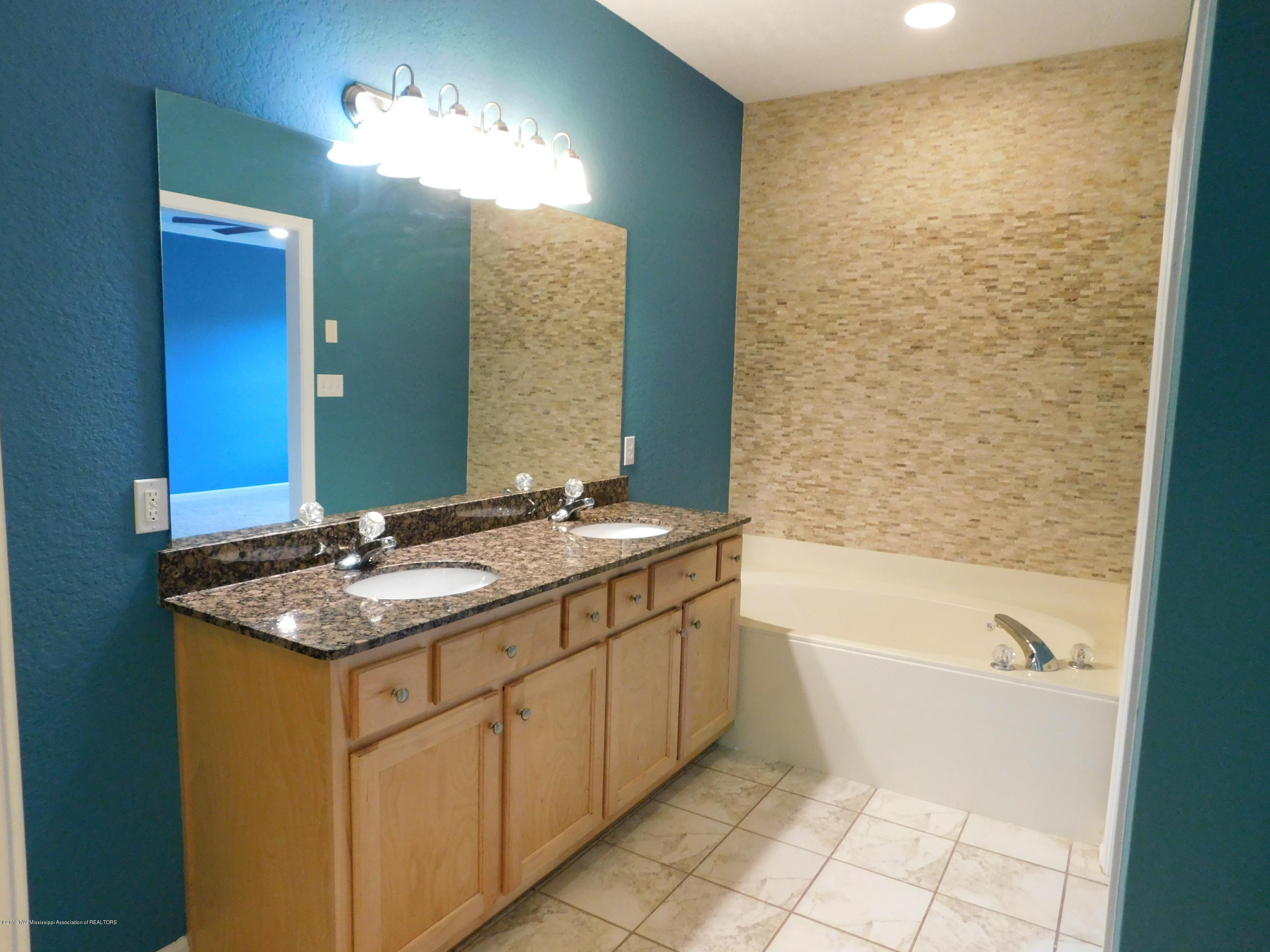 6103 Coleman Road Olive Branch, MS 38654 - Photo 20 of 42 jacuzzi