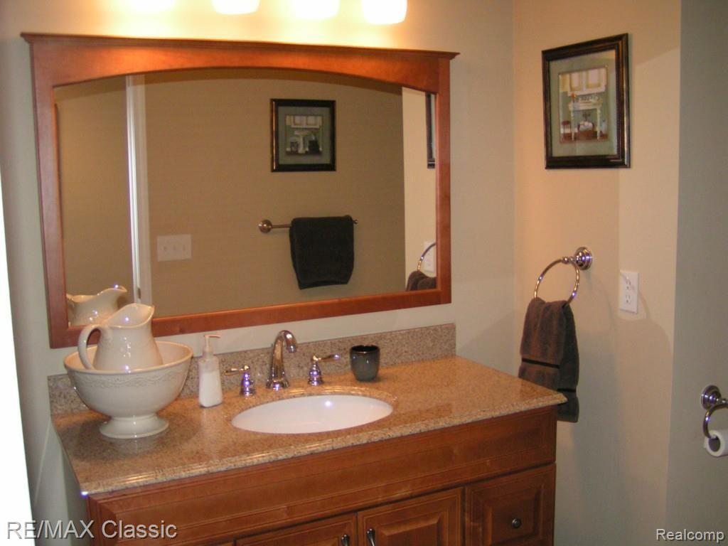 16301 Moore Park Road Macomb, MI 48044 - Photo 51 of 52 PICT0760.jpg