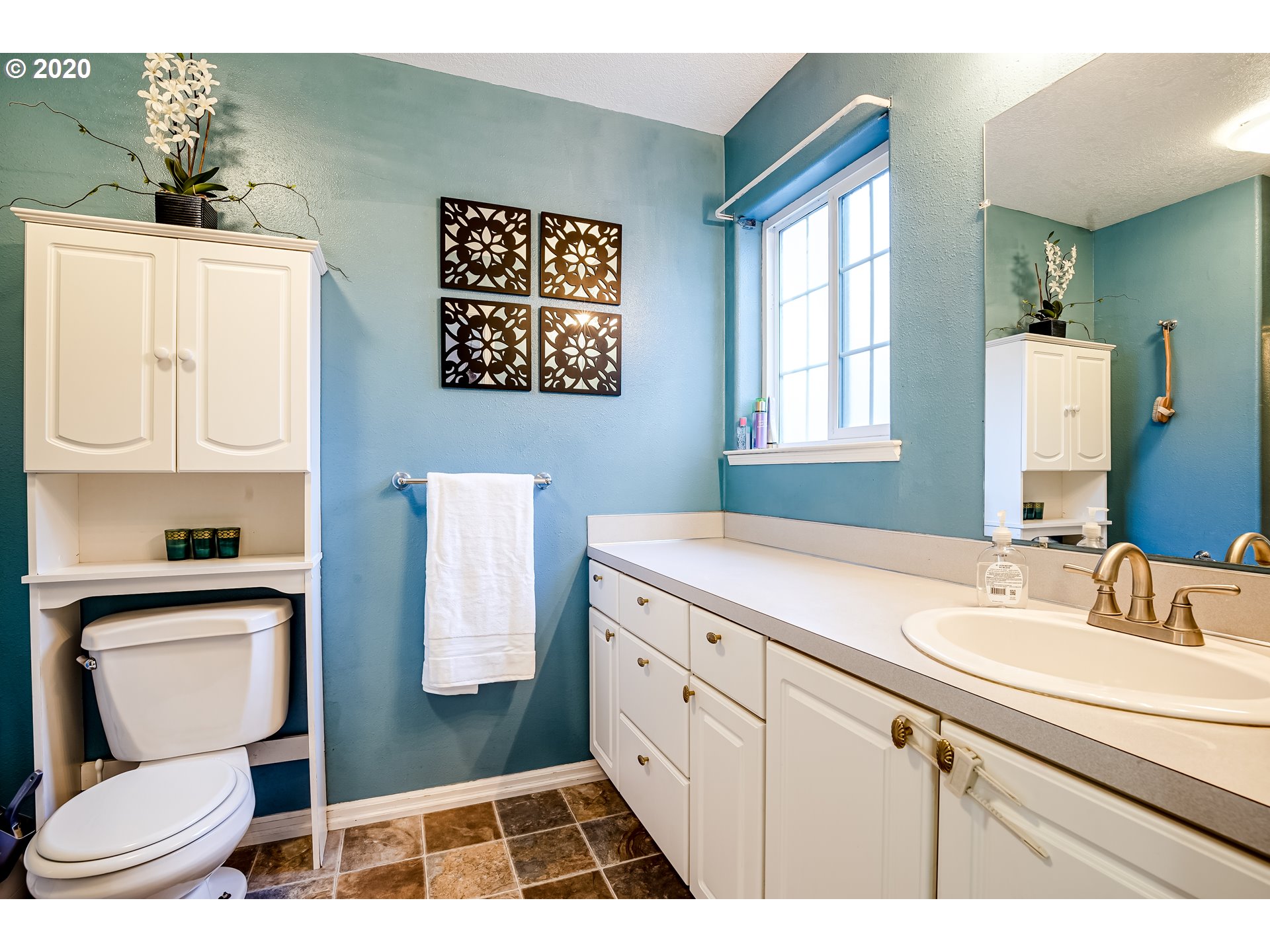 591 68th Place Springfield, OR 97478 - Photo 22 of 31 a bathroom with a sink toilet and window