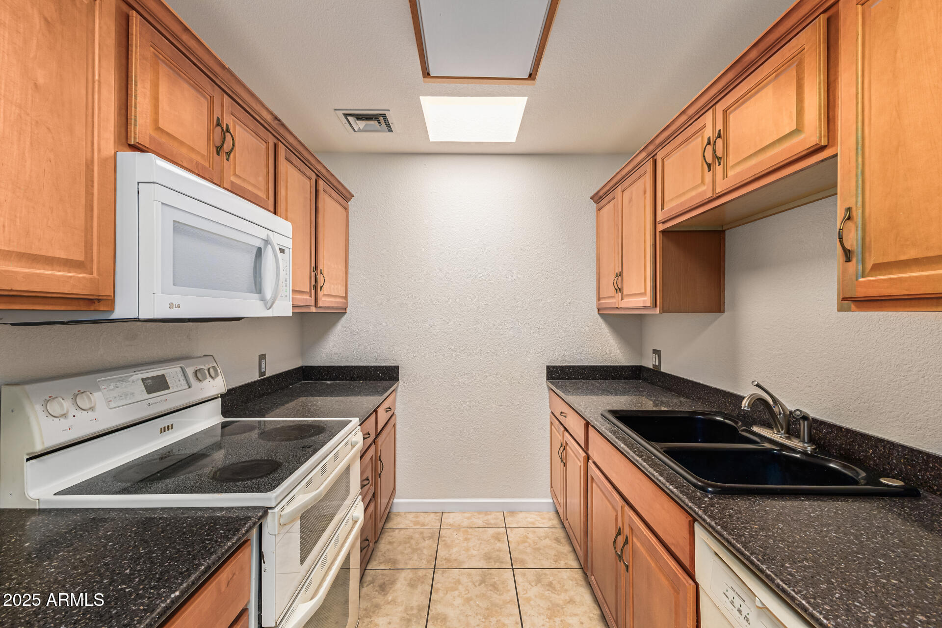14300 West Bell Road, Unit 440 Surprise, AZ 85374 - Photo 12 of 40 a kitchen that has a sink and a stove