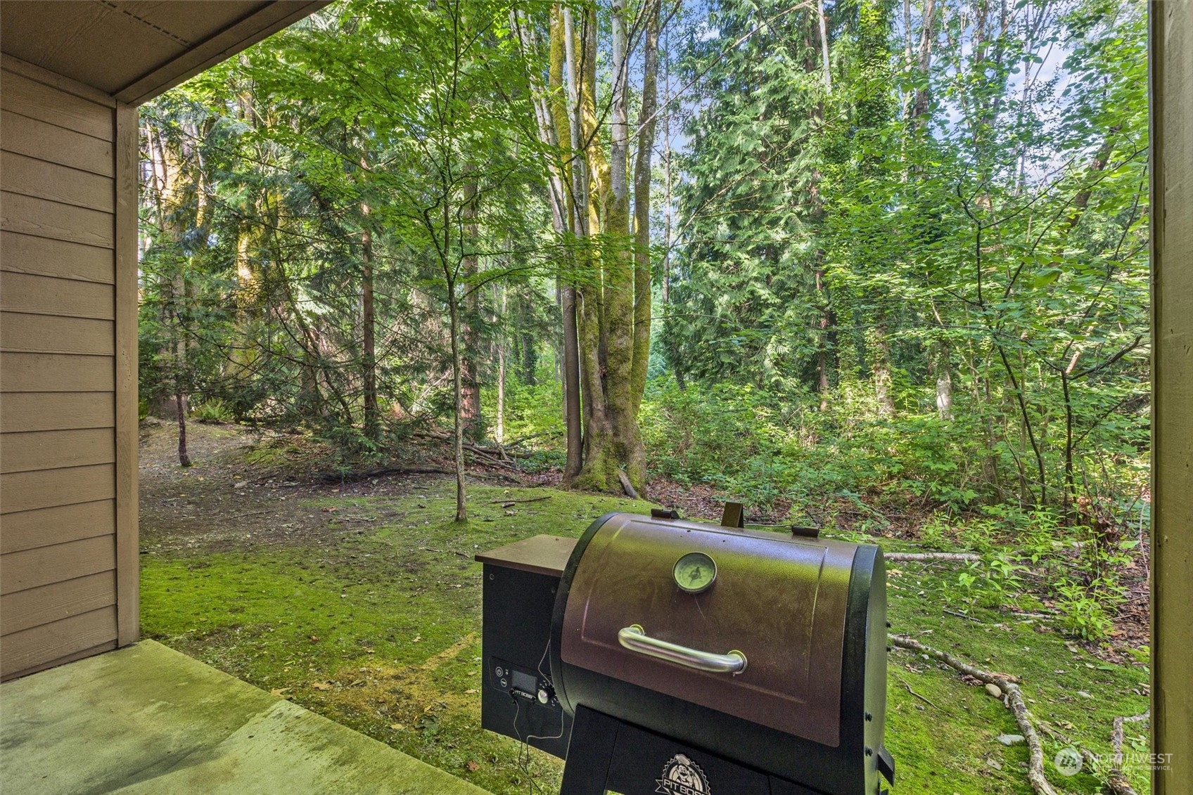 18930 Bothell Everett Highway, Unit C106 Bothell, WA 98012 - Photo 16 of 20 a view of a backyard with table and chairs