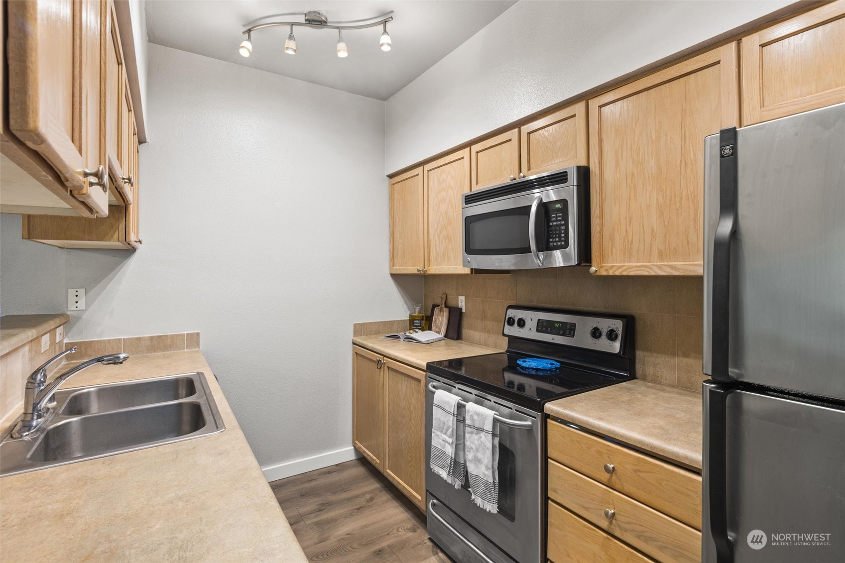 18930 Bothell Everett Highway, Unit C106 Bothell, WA 98012 - Photo 5 of 20 a kitchen with a refrigerator stove and microwave