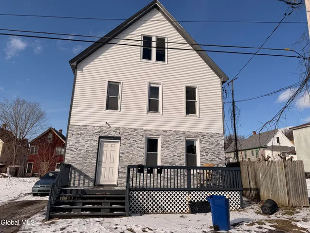 $1,200 | 25 Lefferts Street, Unit UP, Amsterdam, NY 12010