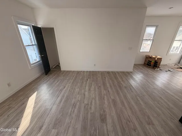 $1,200 | 25 Lefferts Street, Unit UP, Amsterdam, NY 12010