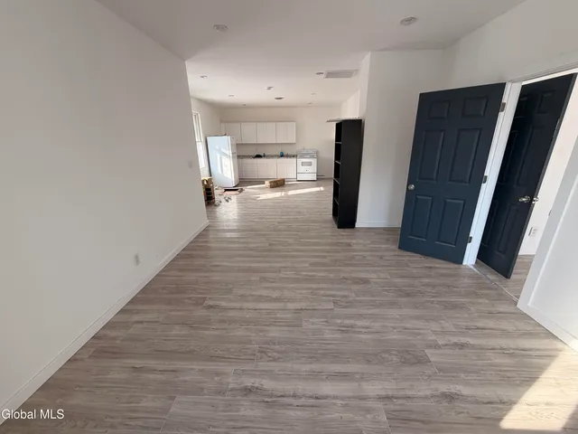 $1,200 | 25 Lefferts Street, Unit UP, Amsterdam, NY 12010