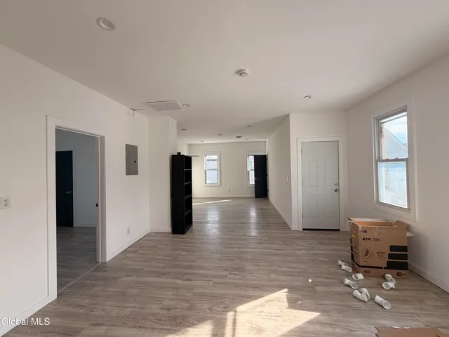 $1,200 | 25 Lefferts Street, Unit UP, Amsterdam, NY 12010