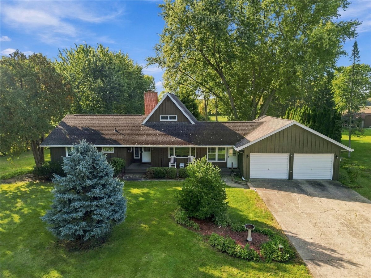 1401 Crane Road Sterling, IL 61081 - Photo 2 of 31 Gallery Image 2