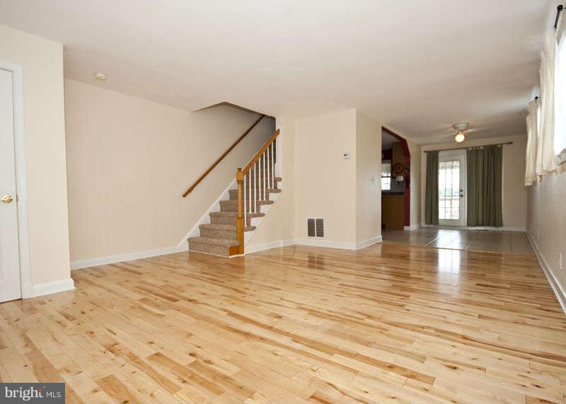 1842 Church Road Baltimore, MD 21222 - Photo 5 of 22 Living Room