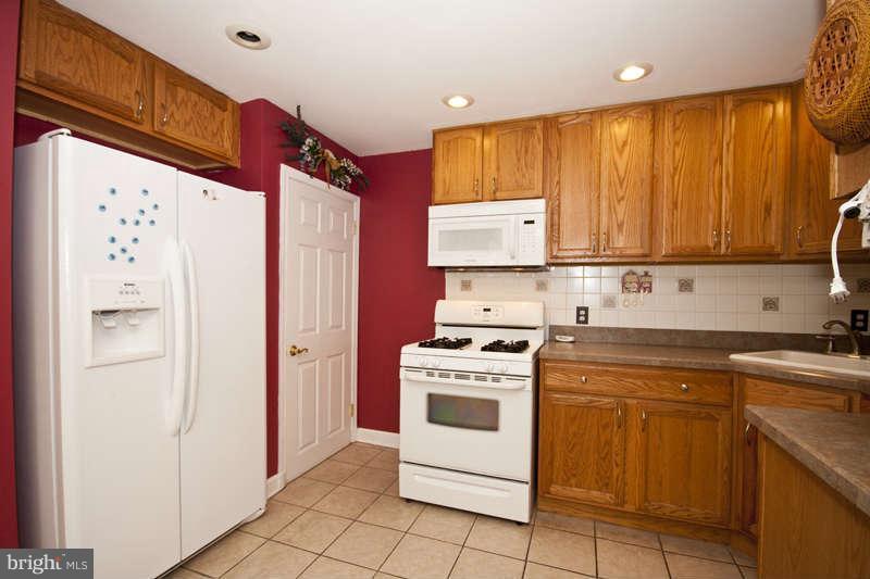 1842 Church Road Baltimore, MD 21222 - Photo 7 of 22 Kitchen