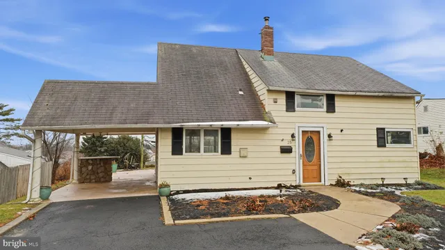 $294,500 | 25 Autumn Lane, Levittown, PA 19055