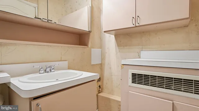 $294,500 | 25 Autumn Lane, Levittown, PA 19055