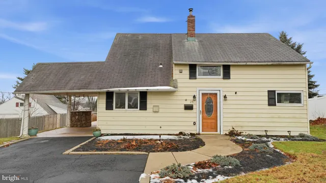 $294,500 | 25 Autumn Lane, Levittown, PA 19055