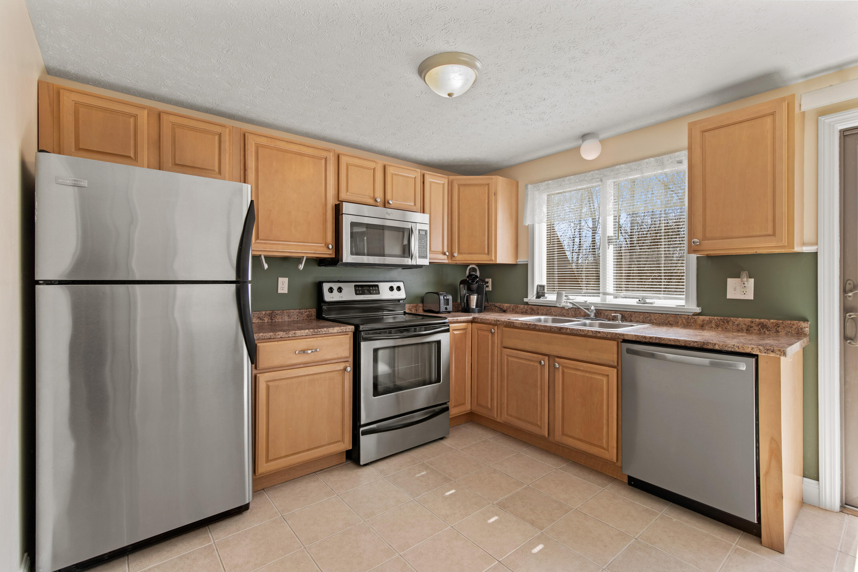 538 Main Street, Unit 5 Sanford, ME 04083 - Photo 2 of 24 538 Main Street5 Springvale001