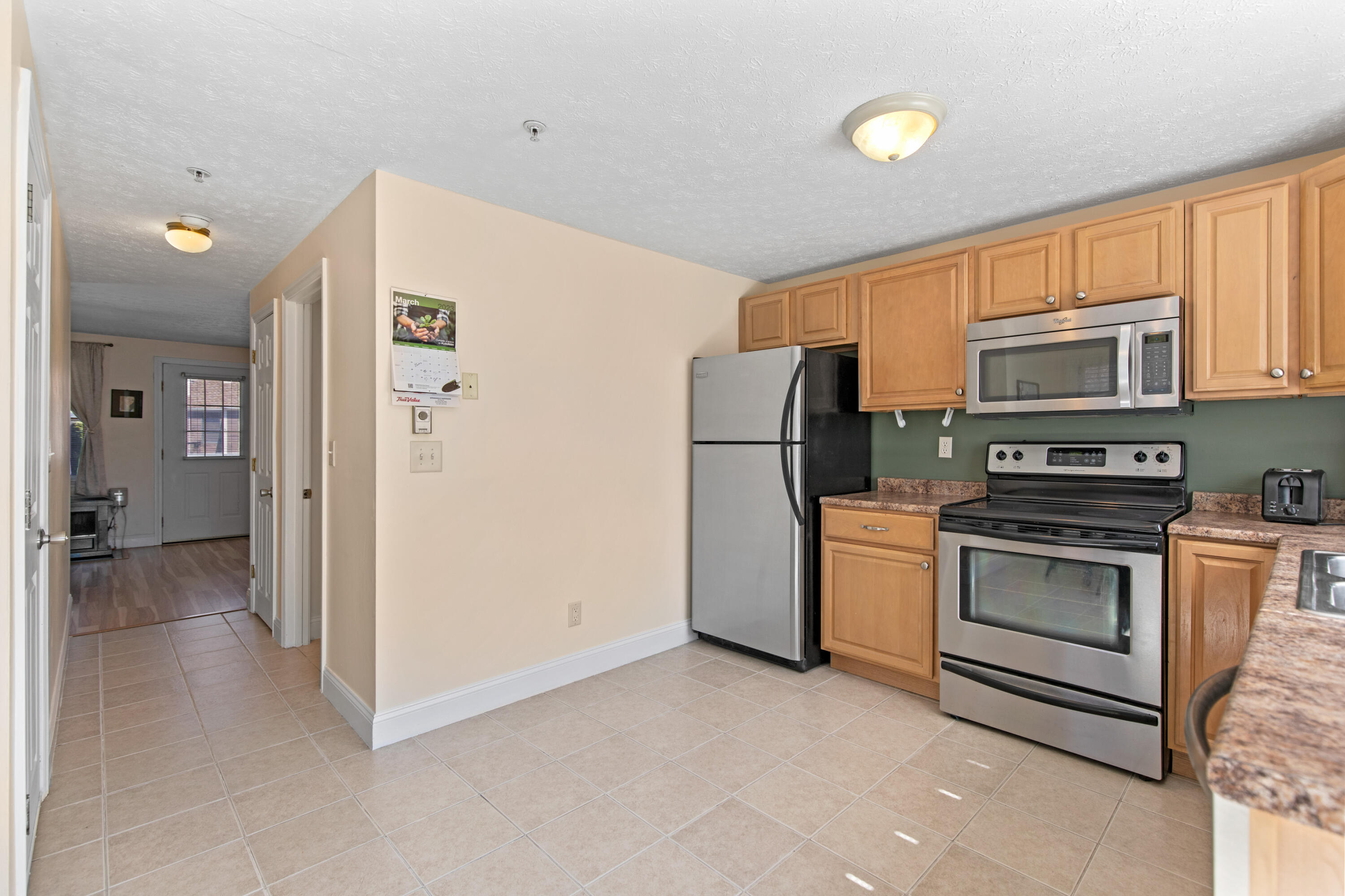 538 Main Street, Unit 5 Sanford, ME 04083 - Photo 3 of 24 538 Main Street5 Springvale003