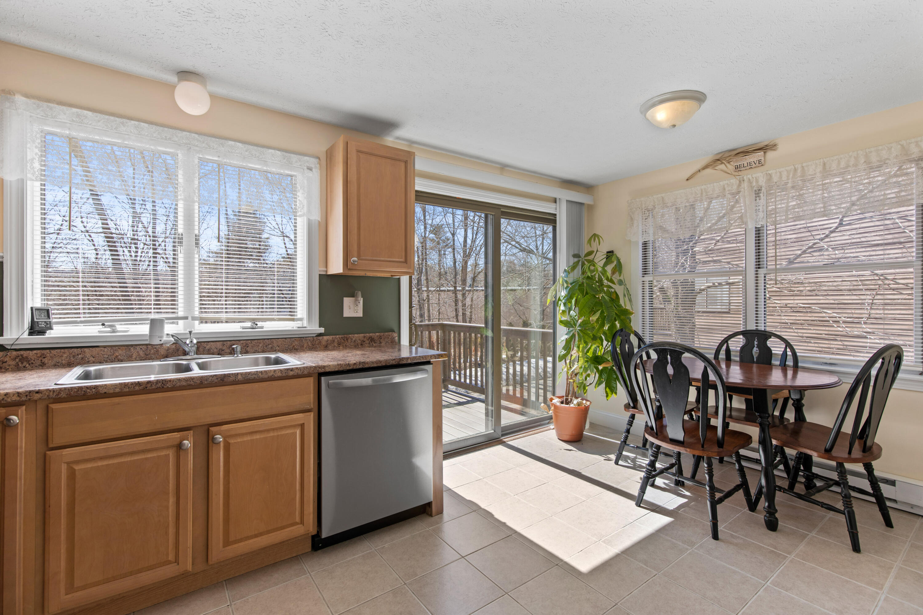 538 Main Street, Unit 5 Sanford, ME 04083 - Photo 4 of 24 538 Main Street5 Springvale004