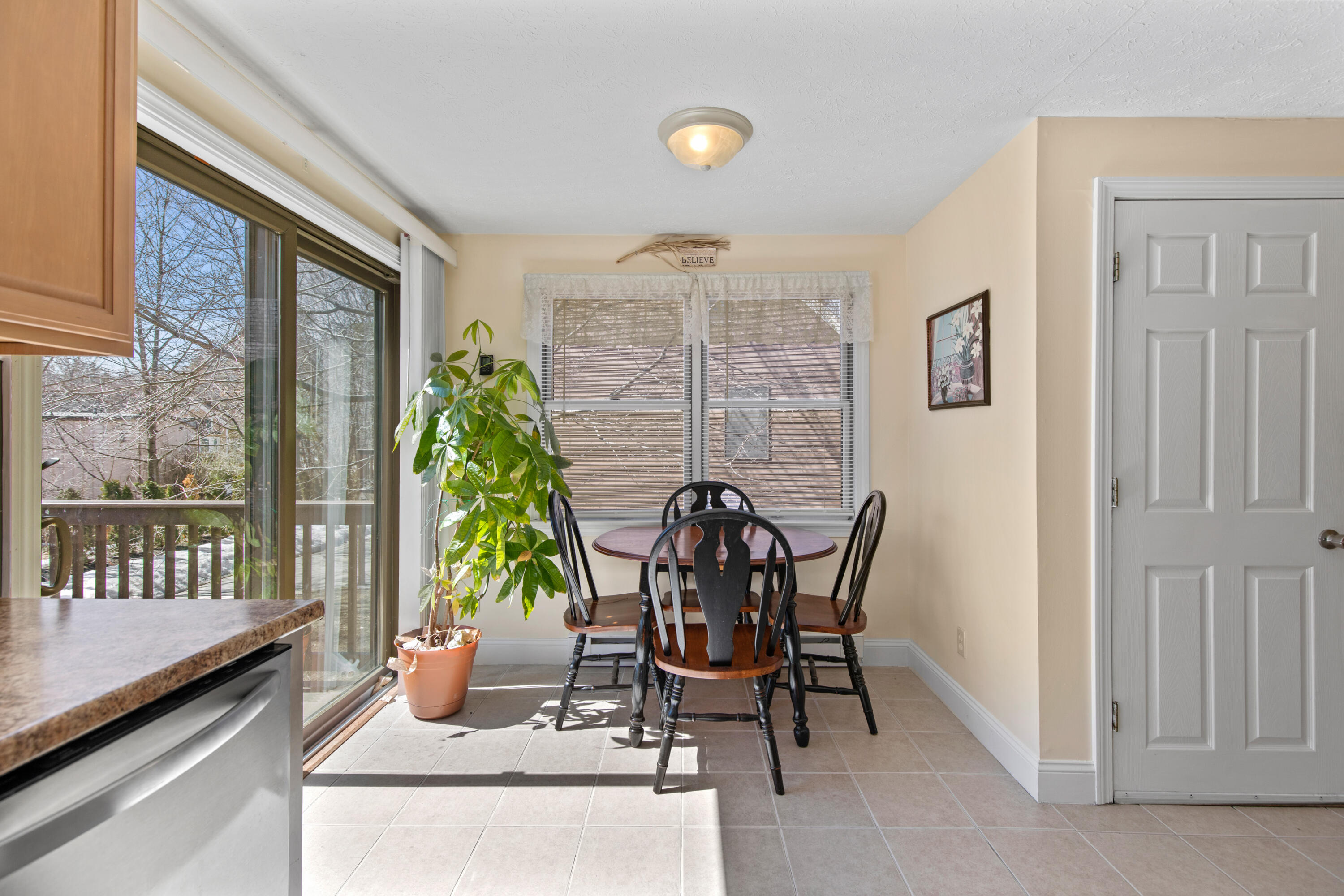 538 Main Street, Unit 5 Sanford, ME 04083 - Photo 5 of 24 538 Main Street5 Springvale002