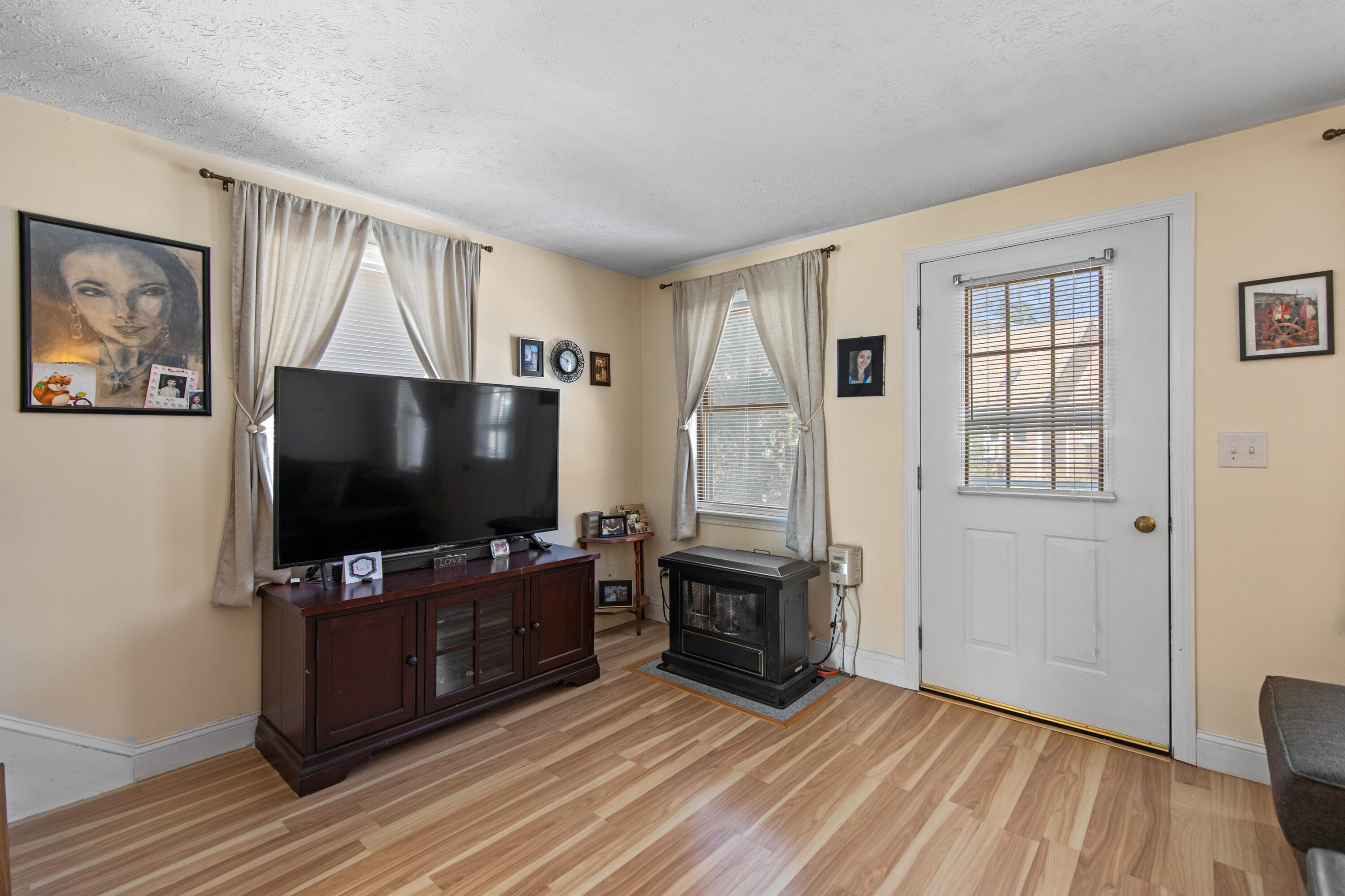 538 Main Street, Unit 5 Sanford, ME 04083 - Photo 7 of 24 538 Main Street5 Springvale010