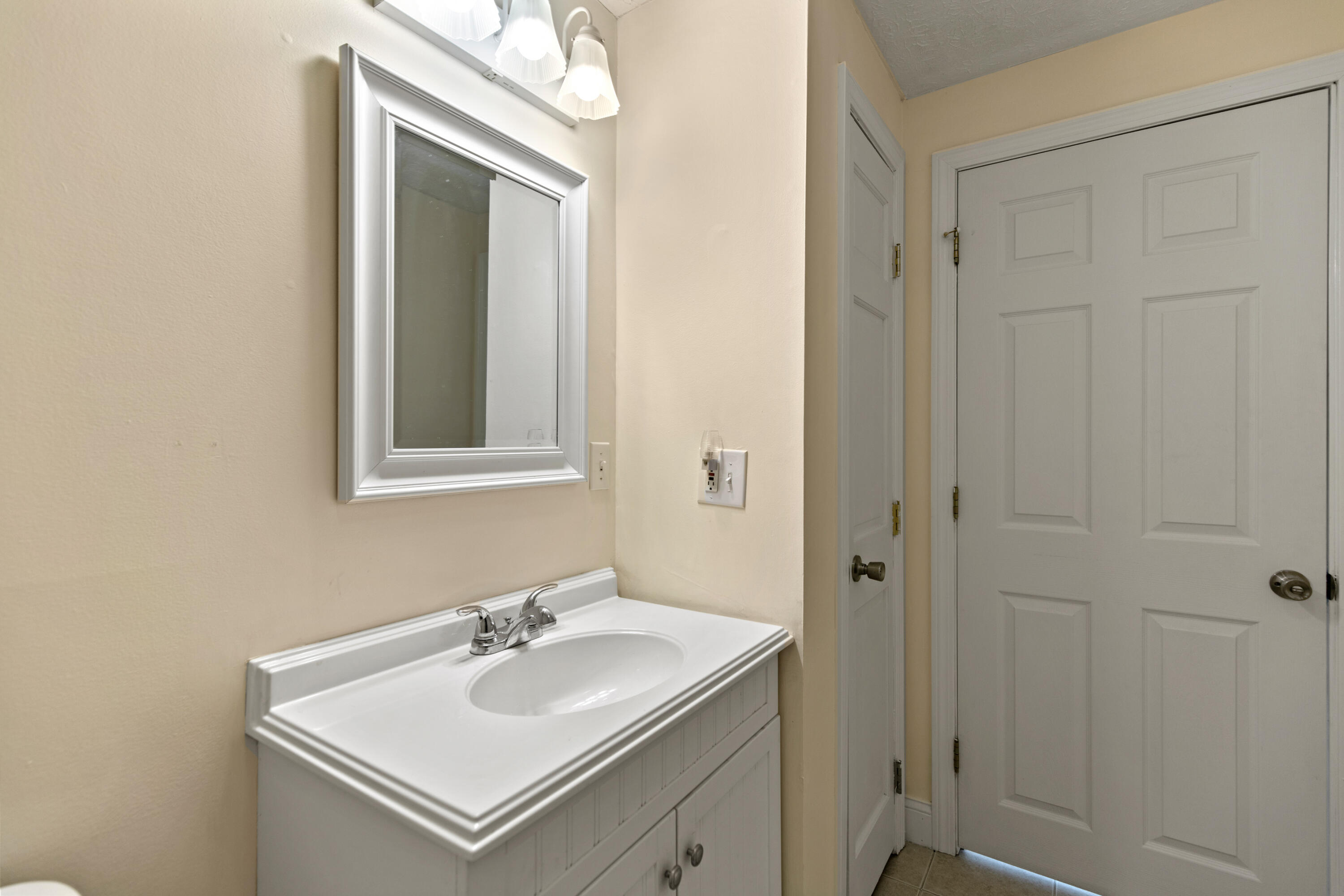 538 Main Street, Unit 5 Sanford, ME 04083 - Photo 10 of 24 538 Main Street5 Springvale008