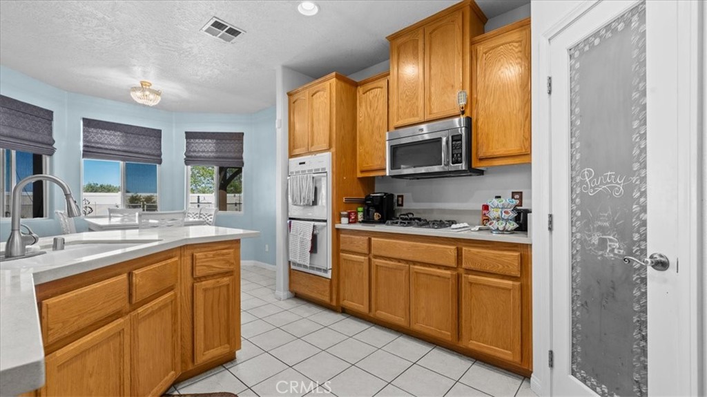 17112 Century Plant Road Apple Valley, CA 92307 - Photo 14 of 44