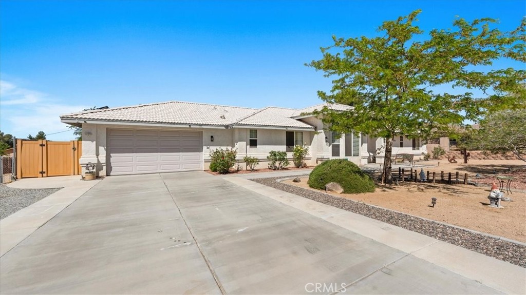 17112 Century Plant Road Apple Valley, CA 92307 - Photo 2 of 44