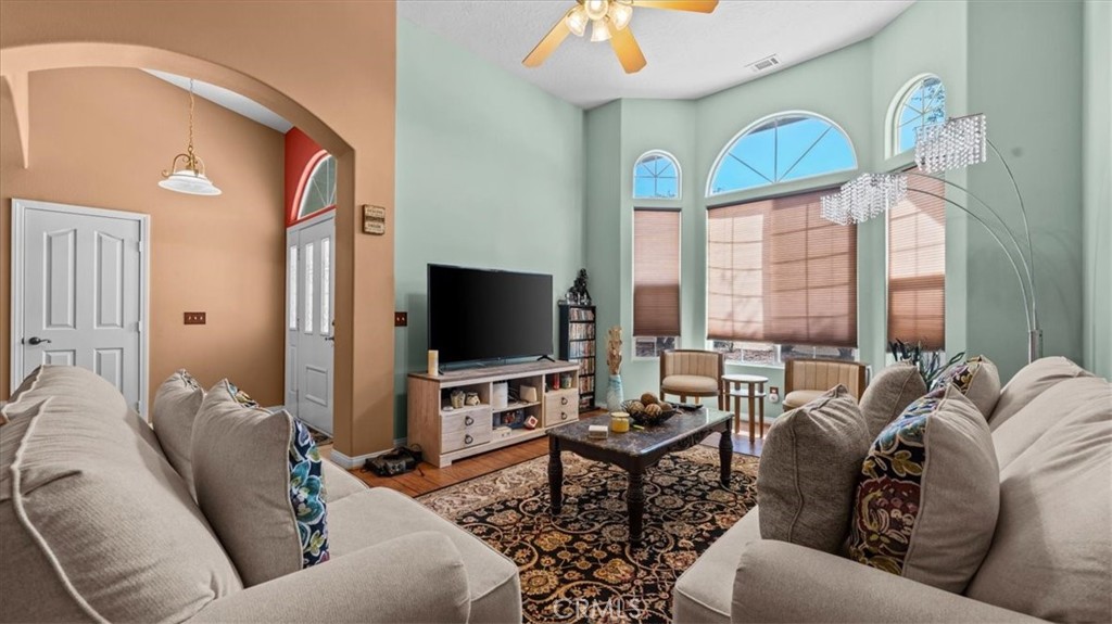 17112 Century Plant Road Apple Valley, CA 92307 - Photo 6 of 44