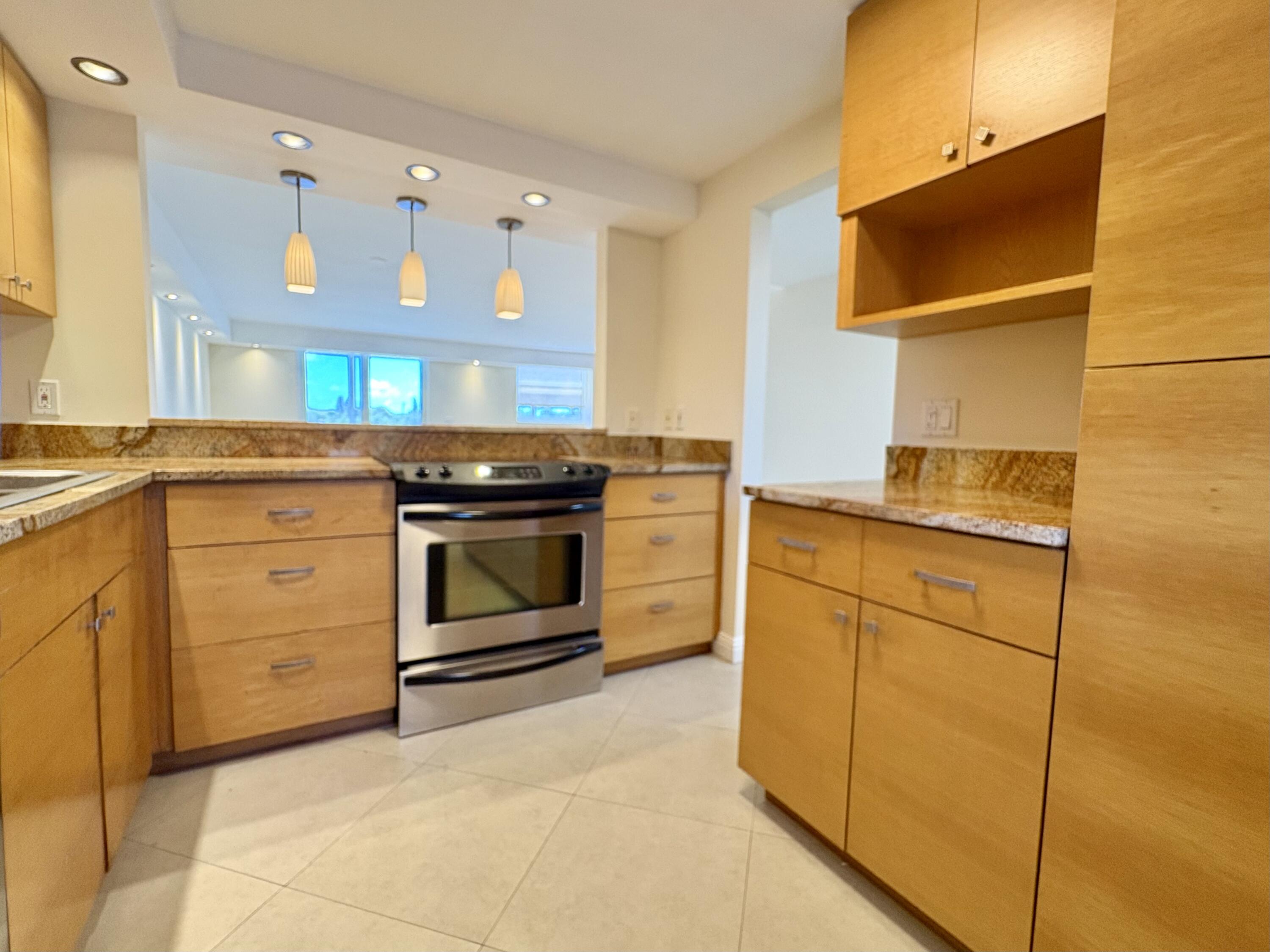 5700 Northwest 2nd Avenue, Unit 203 Boca Raton, FL 33487 - Photo 9 of 29 kithchen