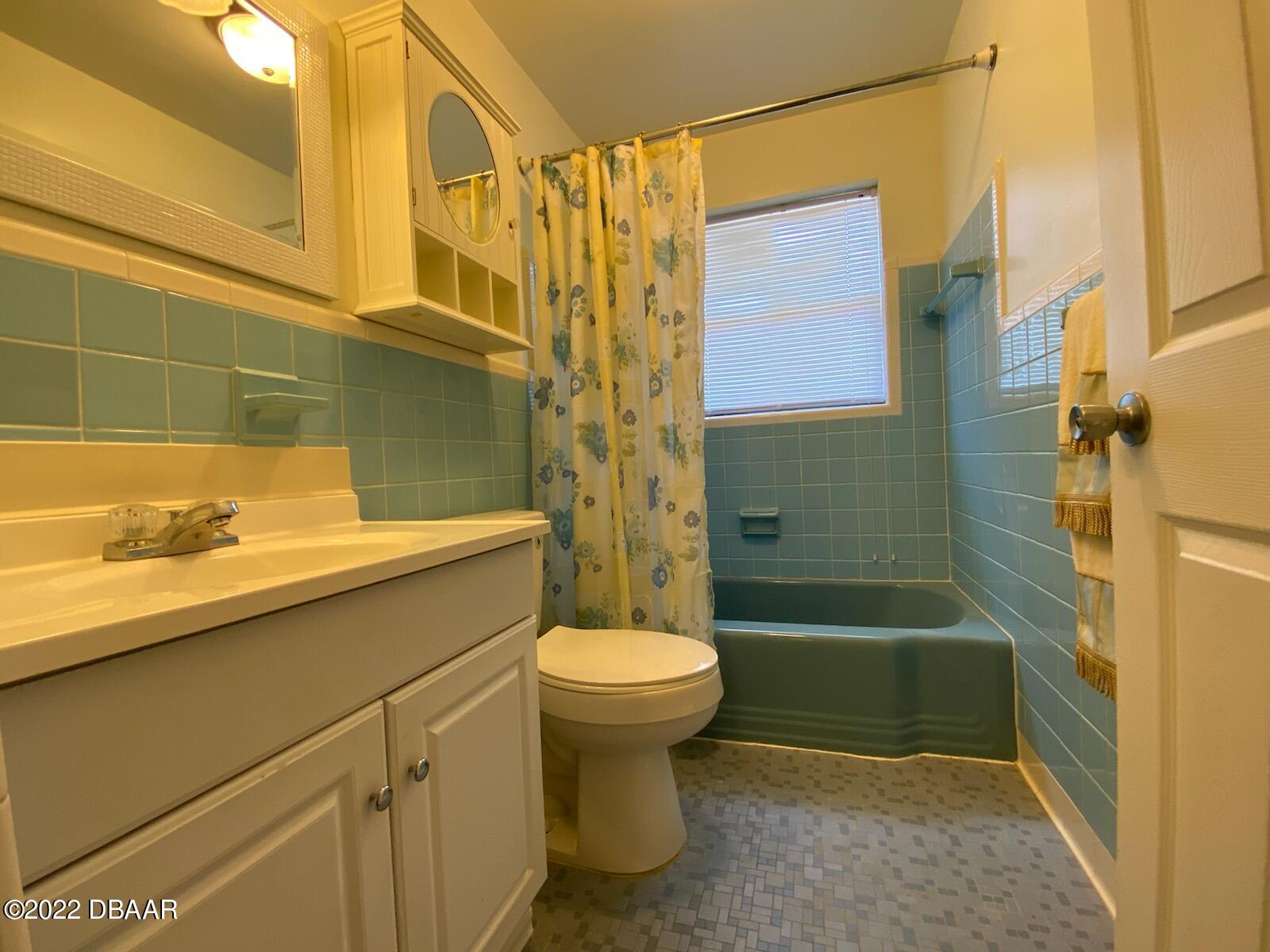 74 Wye Drive Ormond Beach, FL 32176 - Photo 13 of 16 blue bath