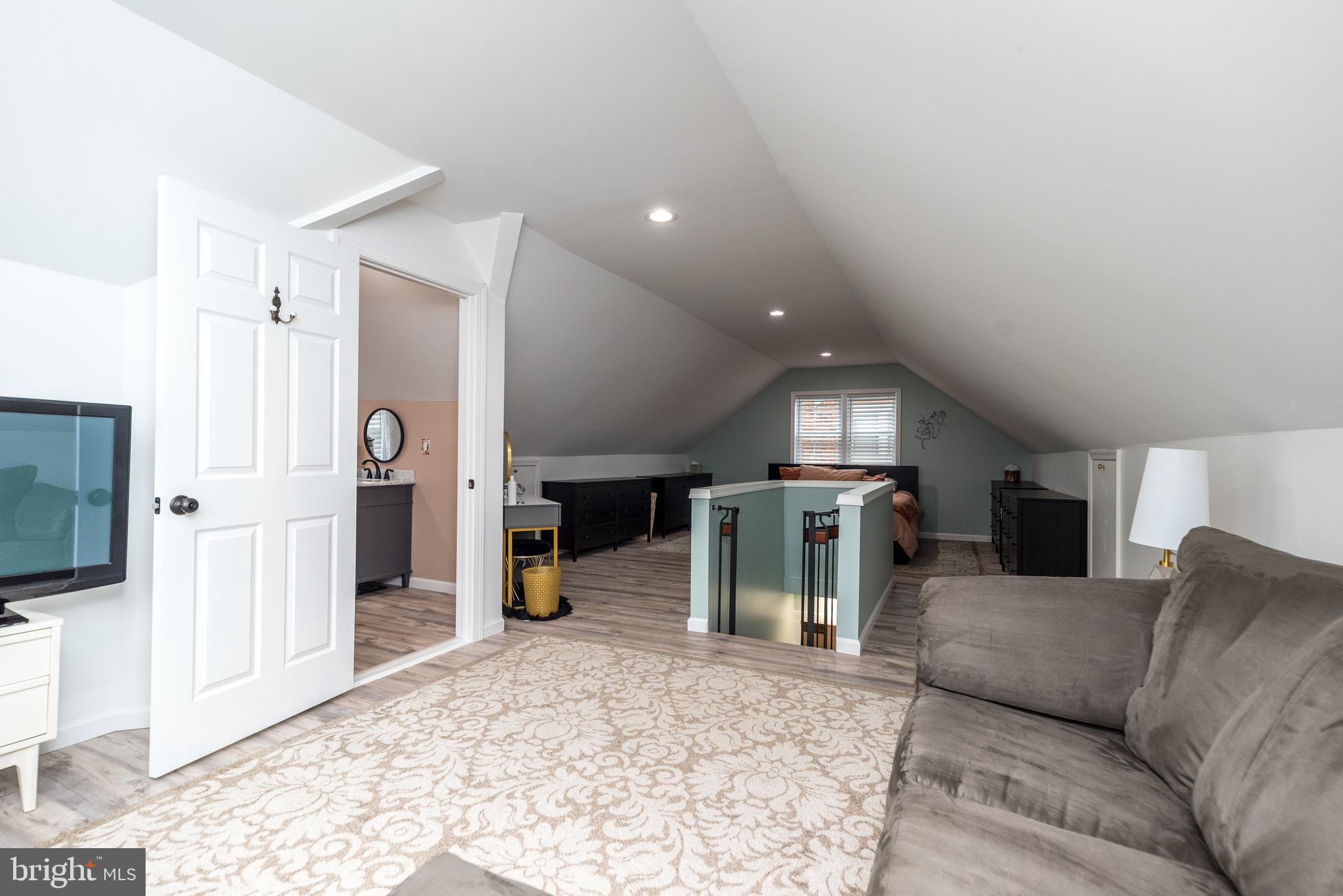 7329 Ryers Avenue Philadelphia, PA 19111 - Photo 11 of 47 Gallery Image 11