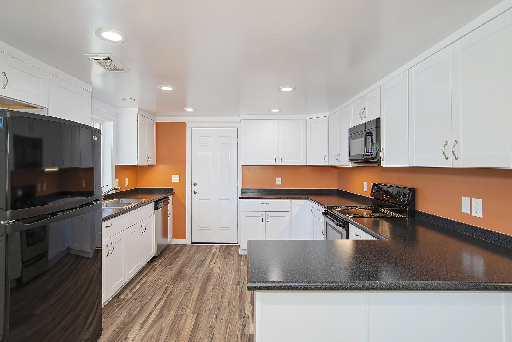 6119 Table Rock Road Central Point, OR 97502 - Photo 3 of 24 Kitchen