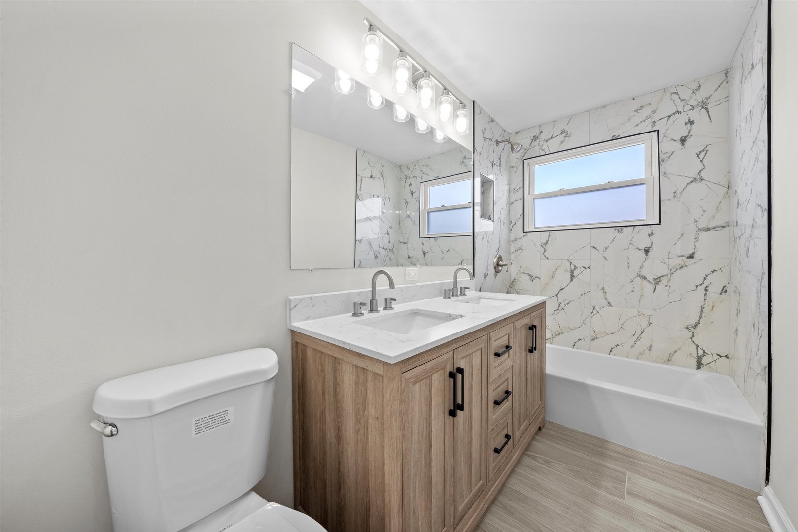 3508 Maple Lane Hazel Crest, IL 60429 - Photo 24 of 34 a bathroom with a sink a toilet and a bathtub