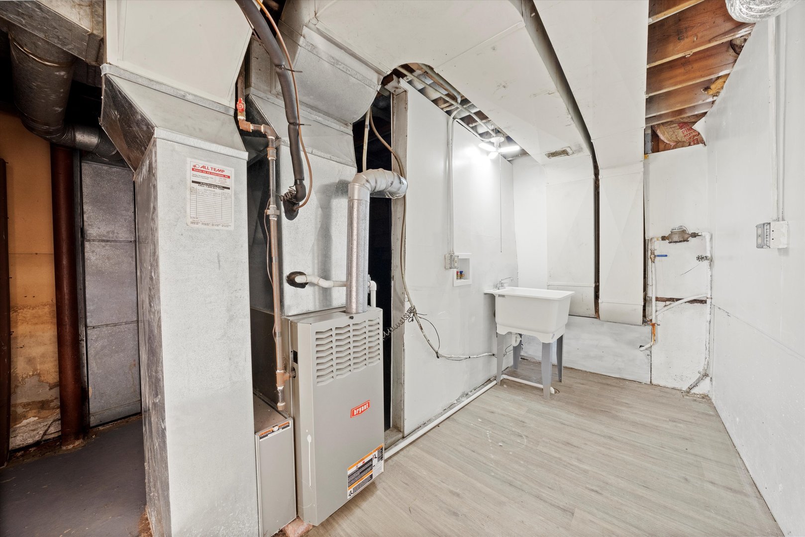 3508 Maple Lane Hazel Crest, IL 60429 - Photo 25 of 34 a view of living room washer and dryer