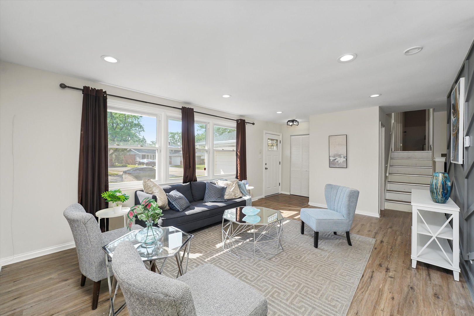 3508 Maple Lane Hazel Crest, IL 60429 - Photo 7 of 34 a living room with furniture and wooden floor