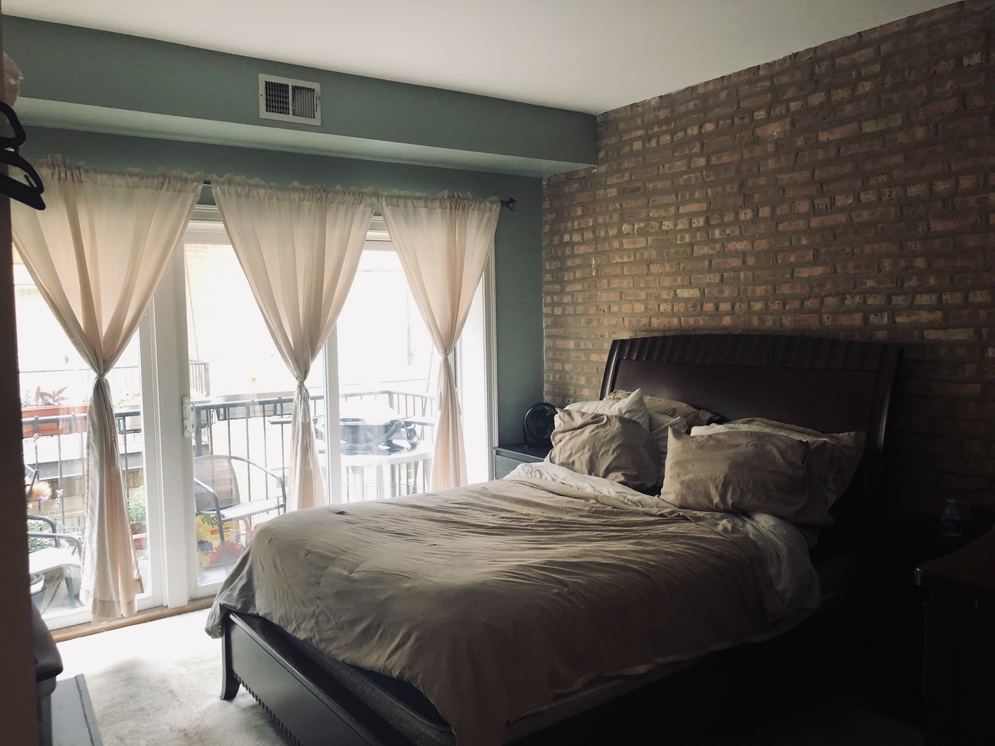 1468 East 69th Street, Unit 2 Chicago, IL 60637 - Photo 4 of 5 a bedroom with a bed and a large window