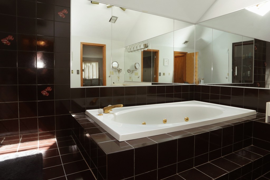 63 Porter Road Boxford, MA 01921 - Photo 14 of 30 a bathroom with a bathtub a sink and a mirror