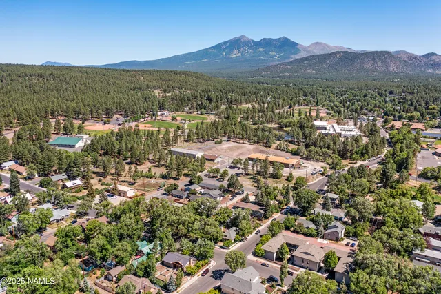 an aerial view of residential house and lake view