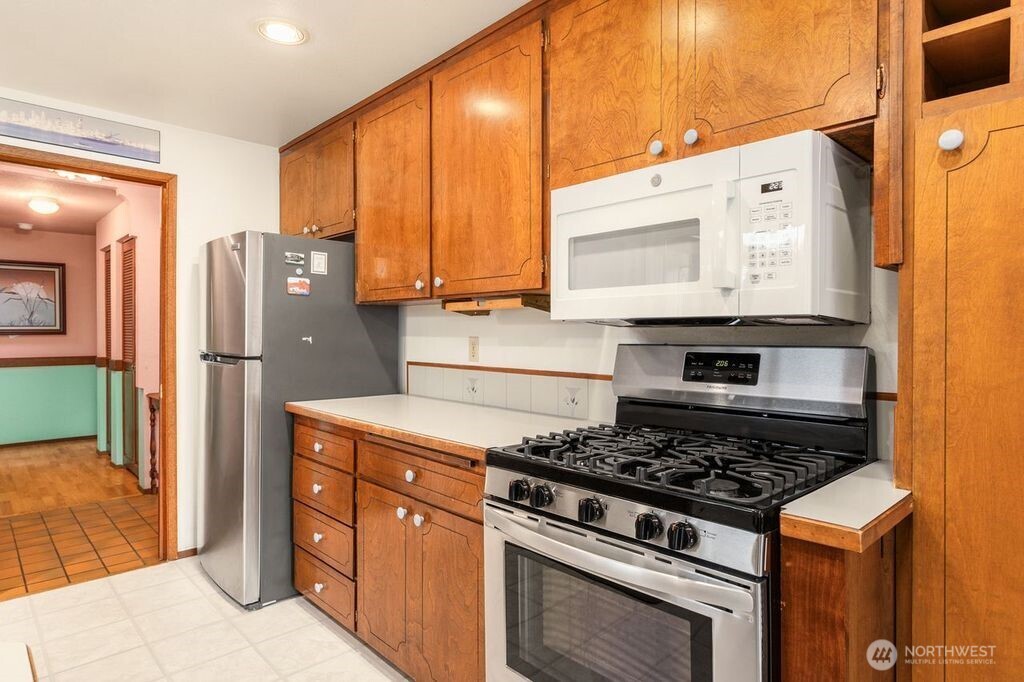 1708 Monterey Court Northeast Renton, WA 98056 - Photo 8 of 26