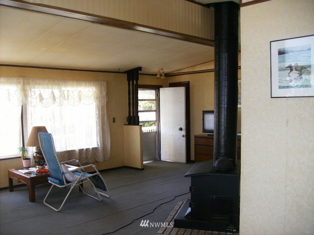 8654 Jean Road Northeast Moses Lake, WA 98837 - Photo 2 of 25 Gallery Image 2