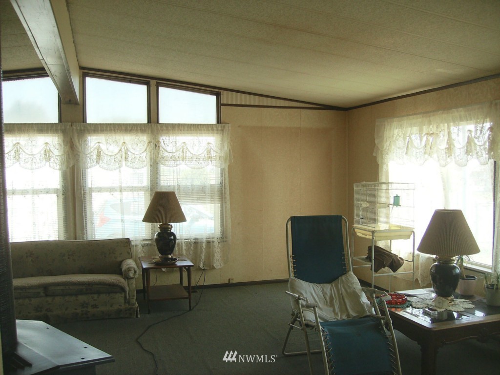 8654 Jean Road Northeast Moses Lake, WA 98837 - Photo 3 of 25 Gallery Image 3