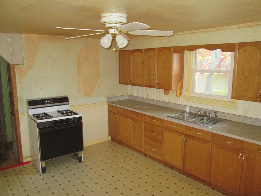 235 Massasoit Road Worcester, MA 01604 - Photo 6 of 14 Gallery Image 6